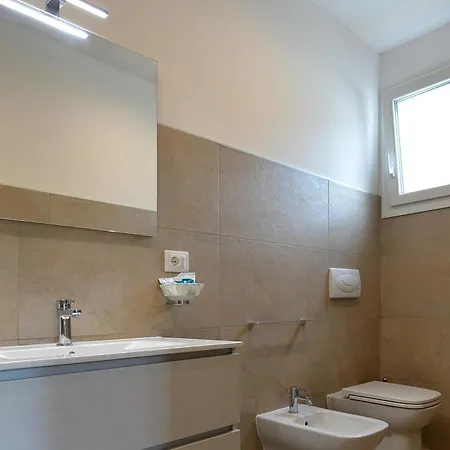 לינה וארוחת בוקר Carola 4*