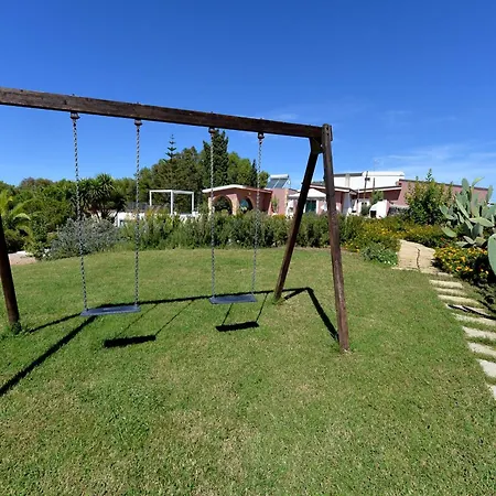 Carola לינה וארוחת בוקר