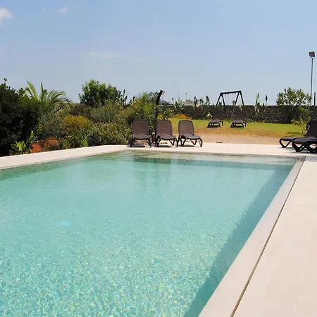 לינה וארוחת בוקר Carola גאליפולי