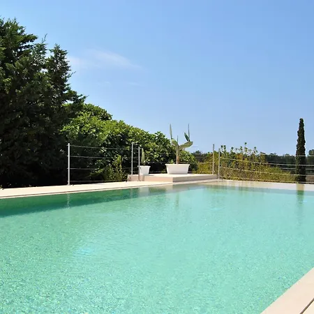 לינה וארוחת בוקר Carola