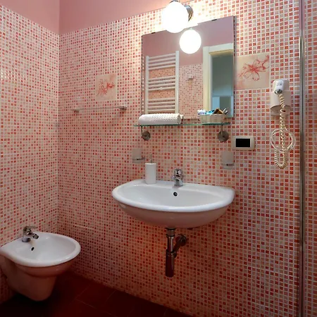 לינה וארוחת בוקר Carola גאליפולי