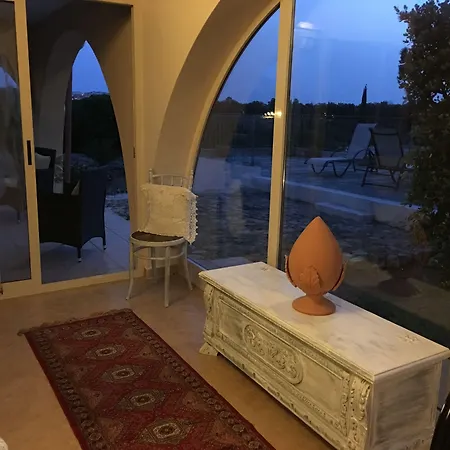 לינה וארוחת בוקר Carola גאליפולי