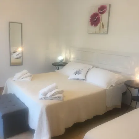 לינה וארוחת בוקר Carola