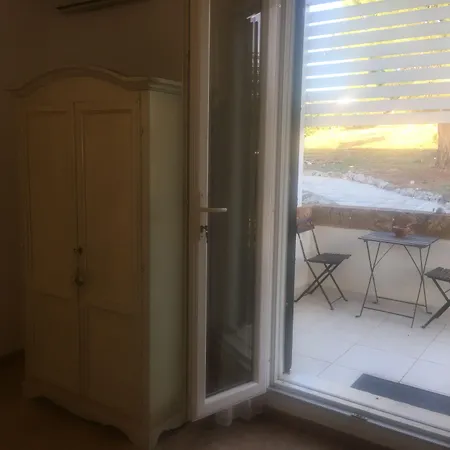 Carola לינה וארוחת בוקר 4*