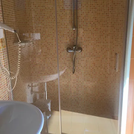 לינה וארוחת בוקר Carola גאליפולי