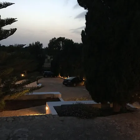 Carola לינה וארוחת בוקר 4*